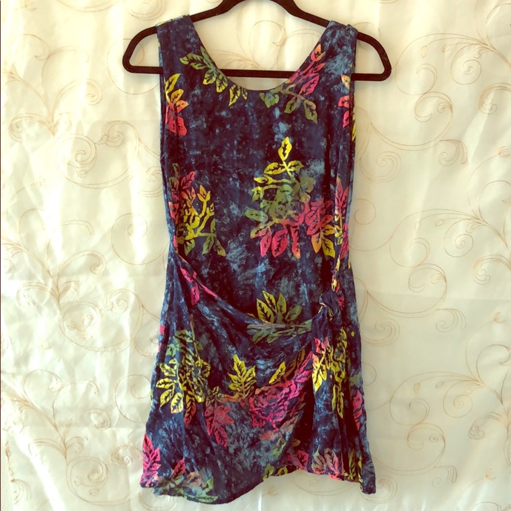🎈3/$20 Hawaiian luau themed wrap dress size small